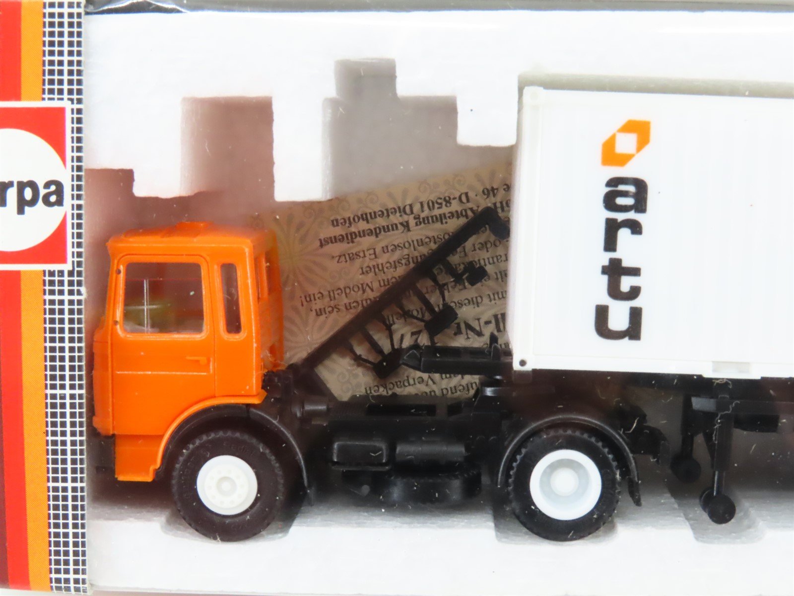 HO Scale Herpa 820220 Orange Tractor w/Artu Container