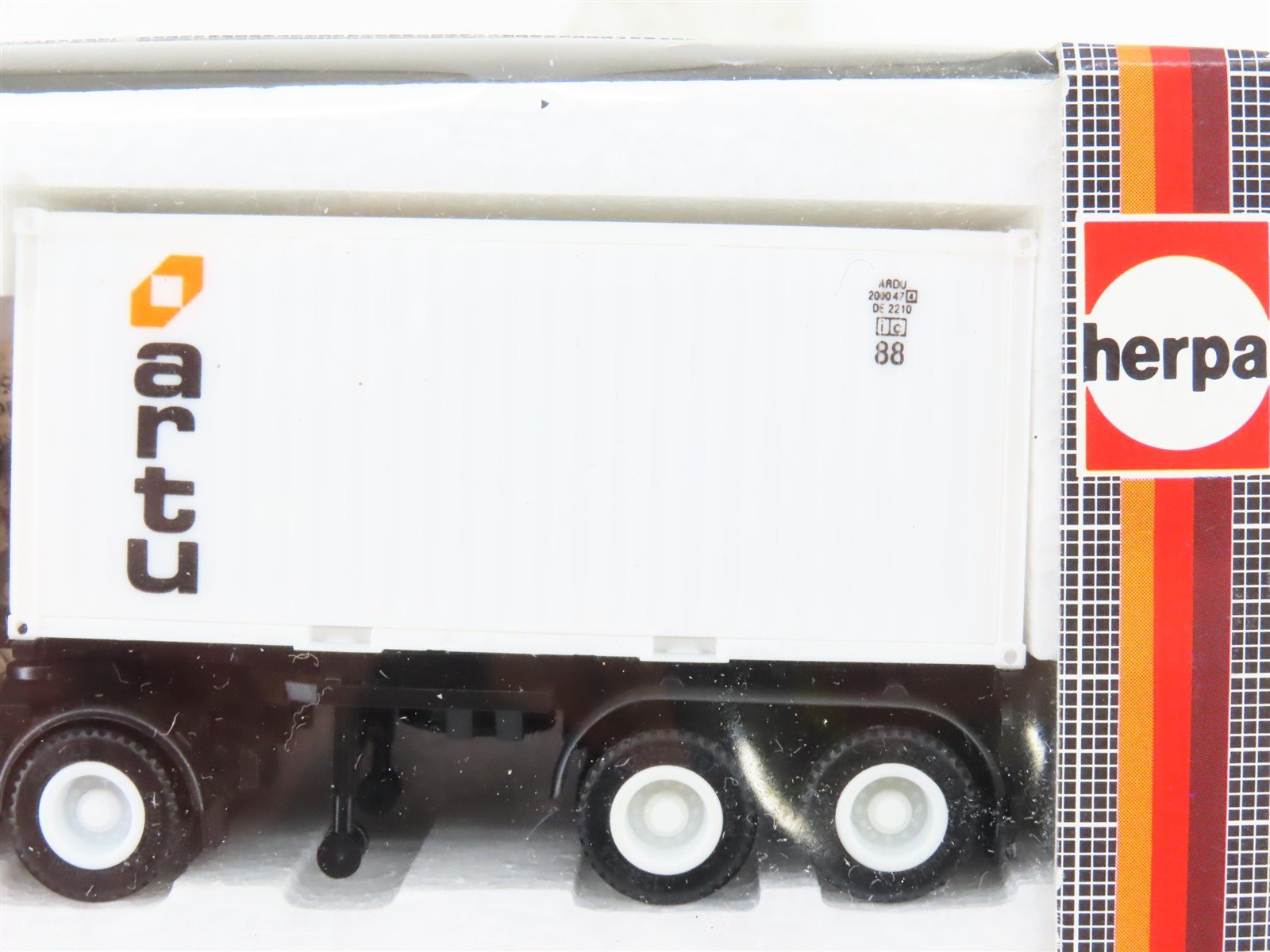 HO Scale Herpa 820220 Orange Tractor w/Artu Container