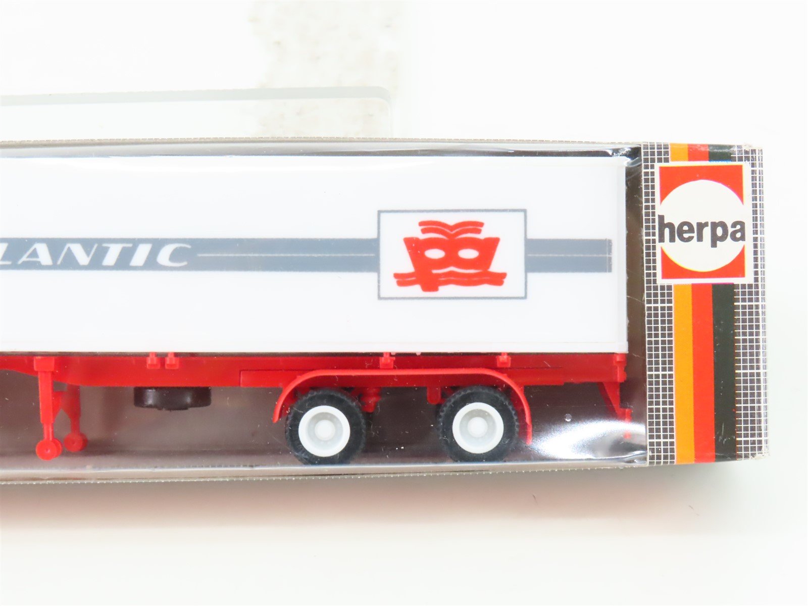 HO Scale Herpa White Tractor Trailer w/ Panatlantic Container