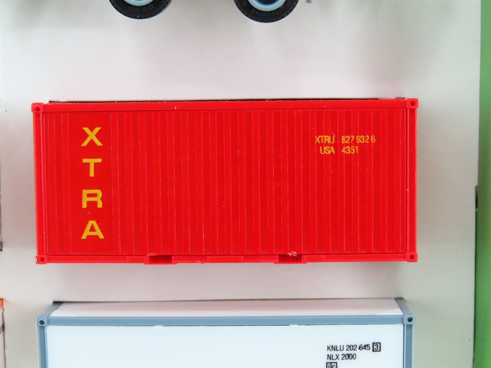 HO Scale EKB Tractor Trailer w/ Extra Trailer and 4 Containers