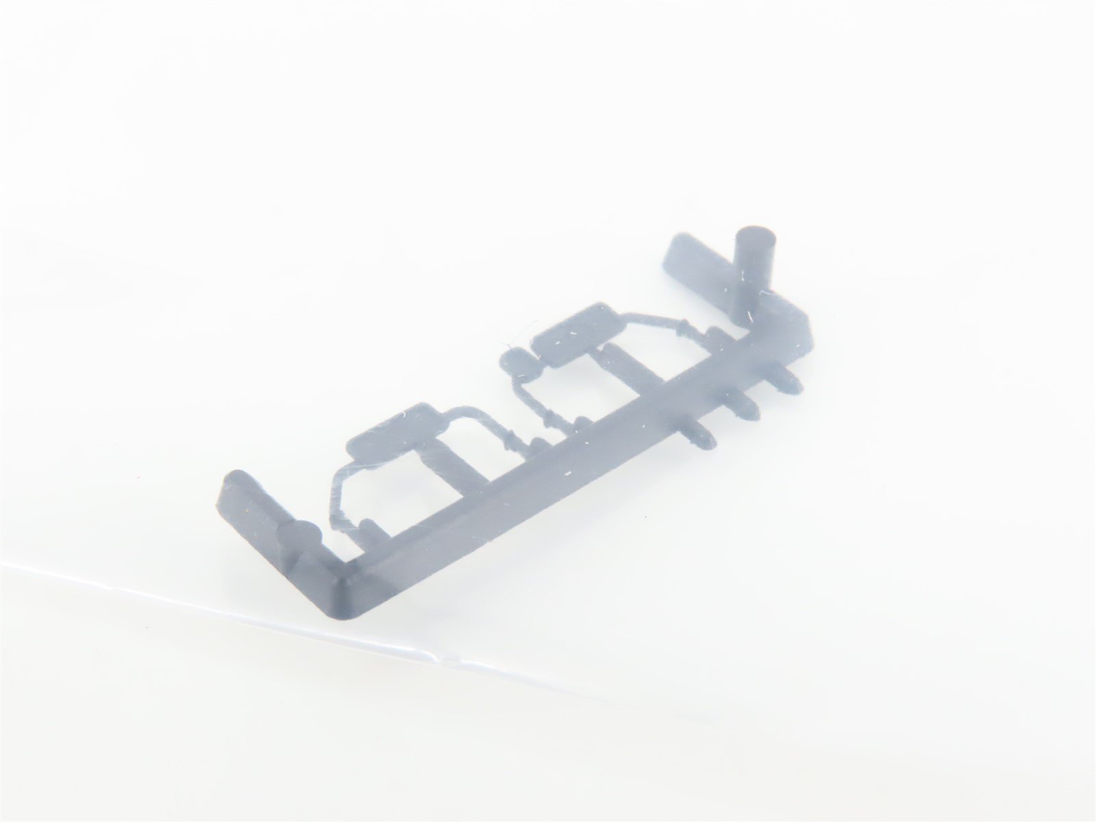 HO Scale Herpa White Tractor Trailer w/ Container