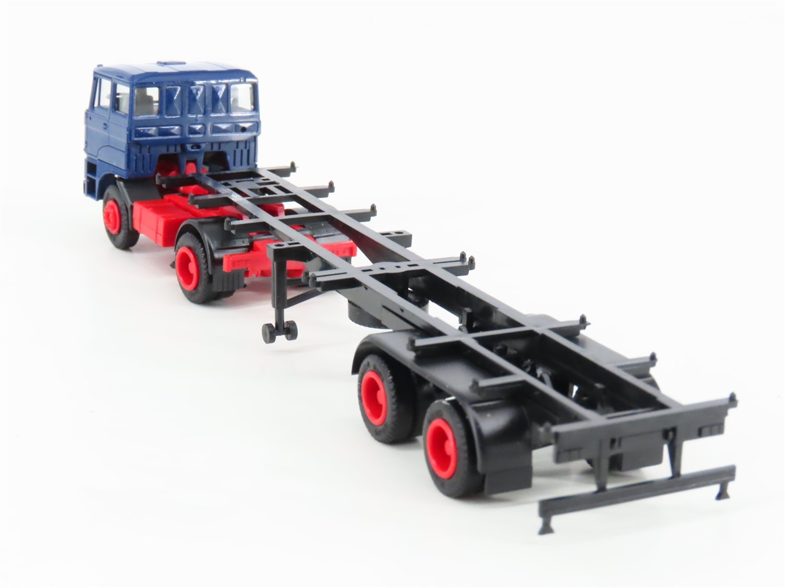 HO Scale Herpa WEW Tractor Trailer w/ 2 Tanker Containers