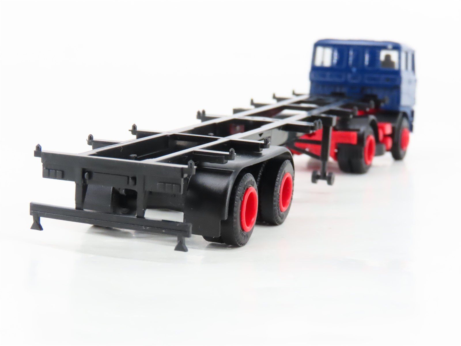 HO Scale Herpa WEW Tractor Trailer w/ 2 Tanker Containers