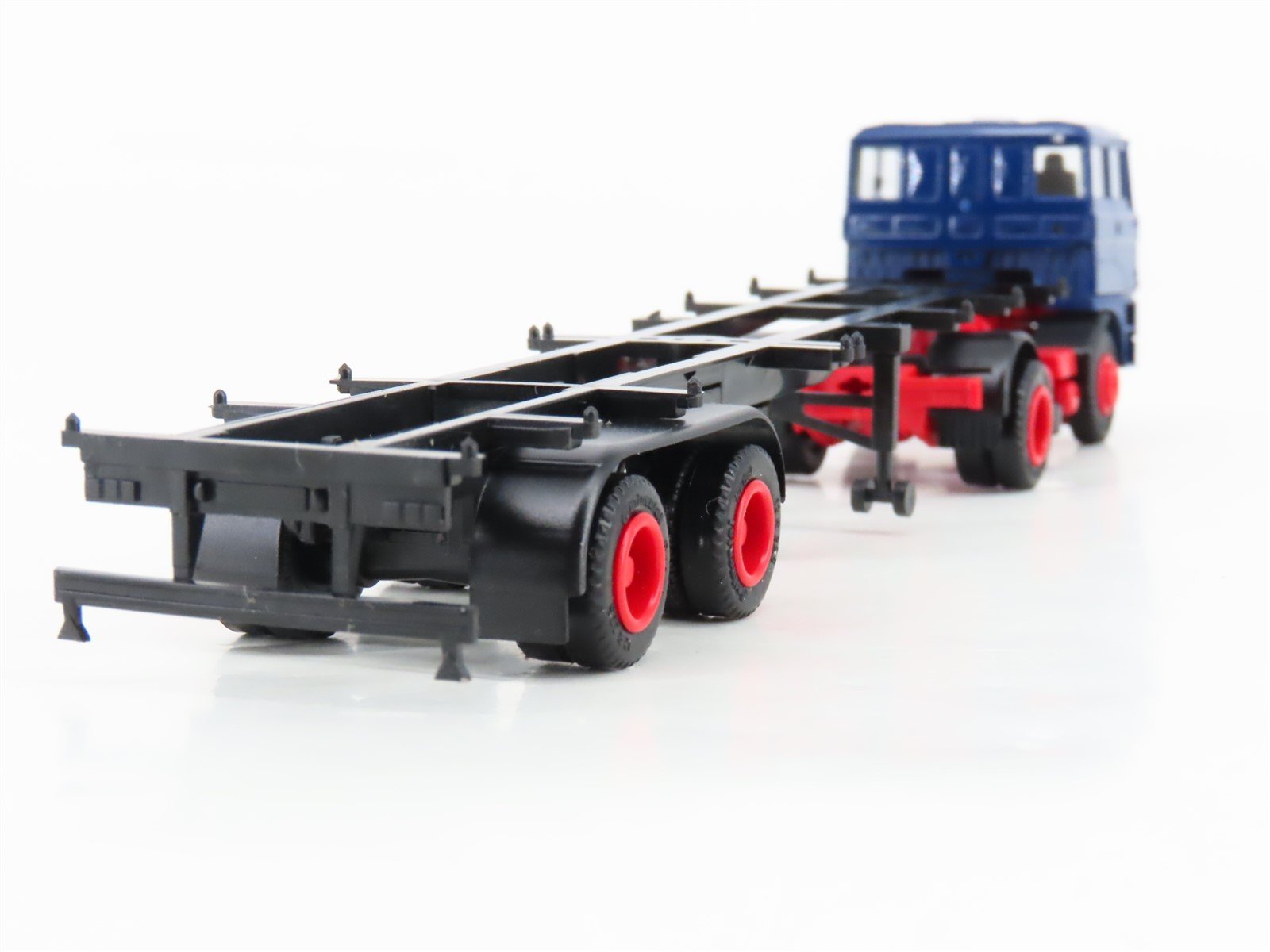 HO Scale Herpa WEW Tractor Trailer w/ 2 Tanker Containers