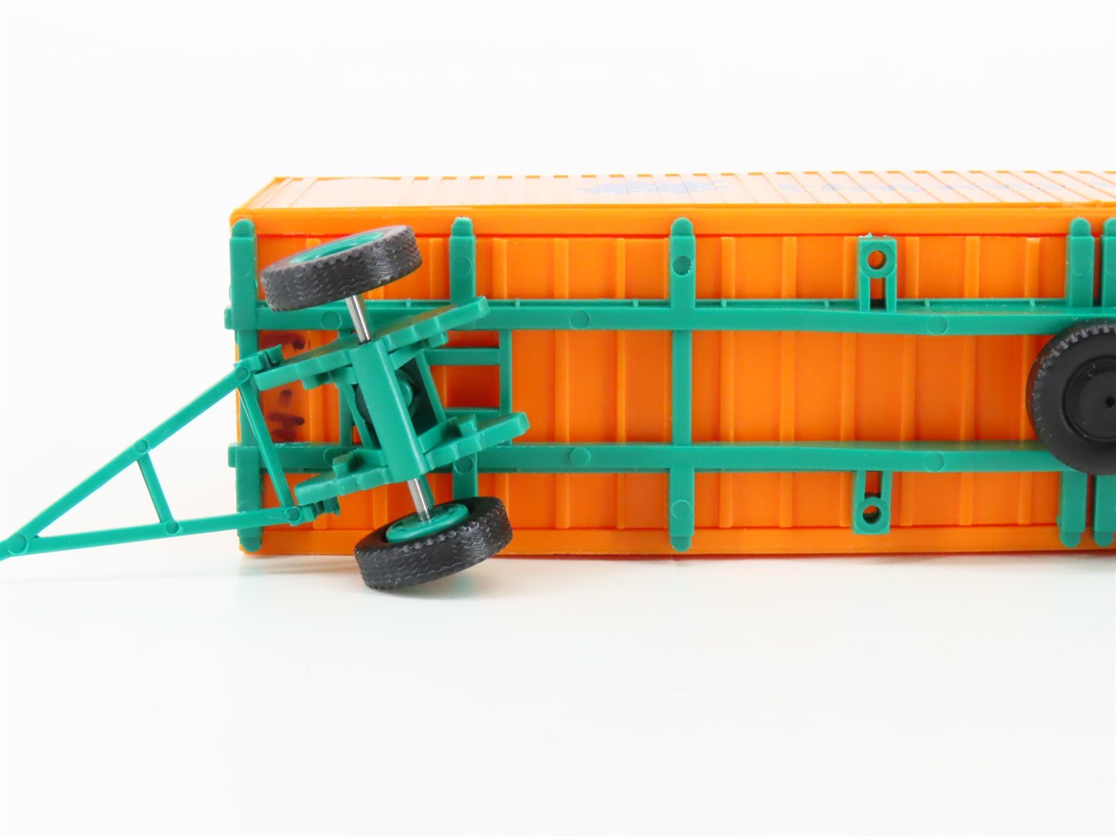 HO Scale Herpa 811544 Hapag-Lloyd Truck & Trailer w/ 2 Containers