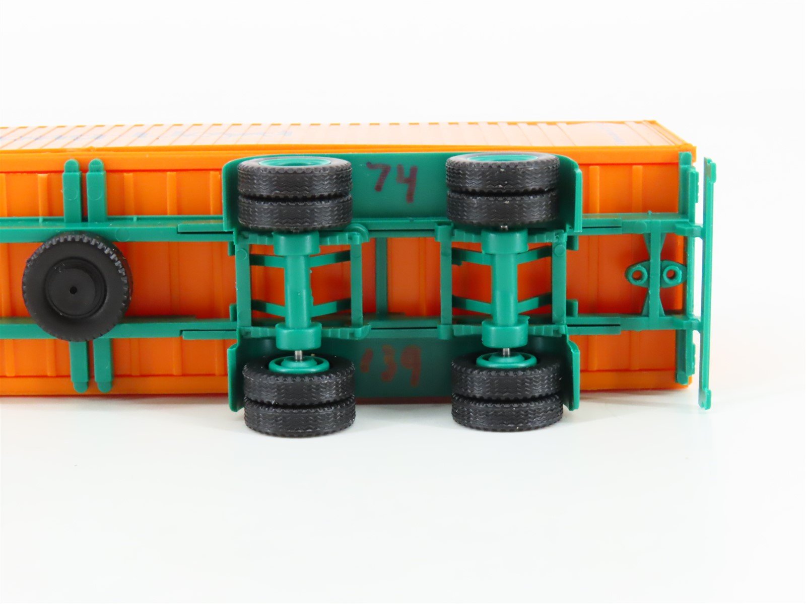 HO Scale Herpa 811544 Hapag-Lloyd Truck & Trailer w/ 2 Containers