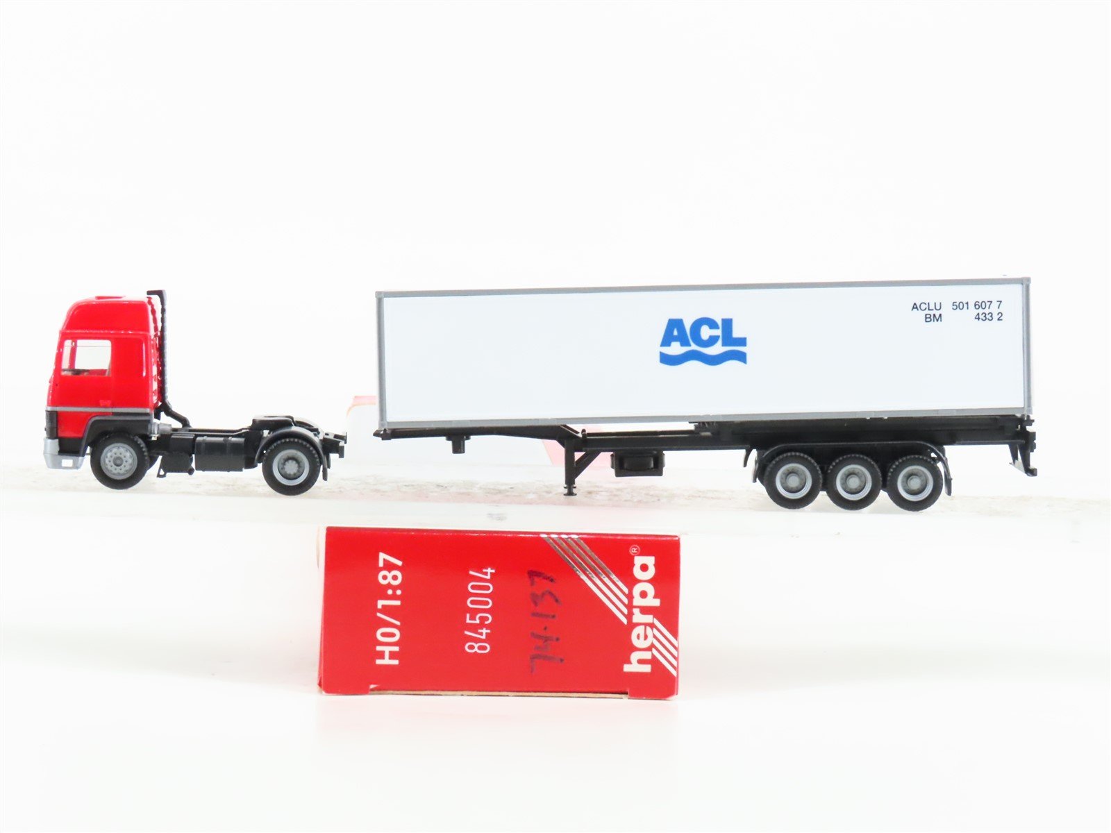 HO Scale Herpa 845004 Renault Major Tractor w/ ACL Trailer