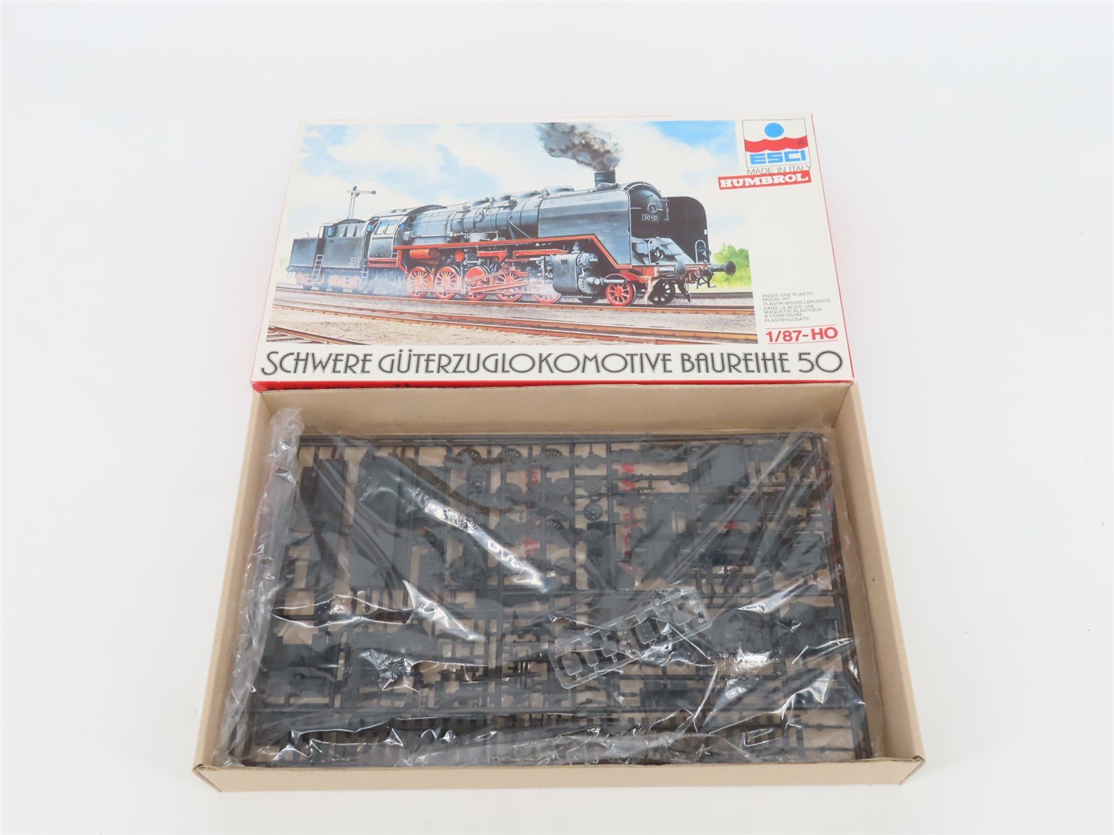 HO Scale Esci H-1002 Schwere Guterzuglokomotive Baurehie 2-10-0 Steam Kit STATIC