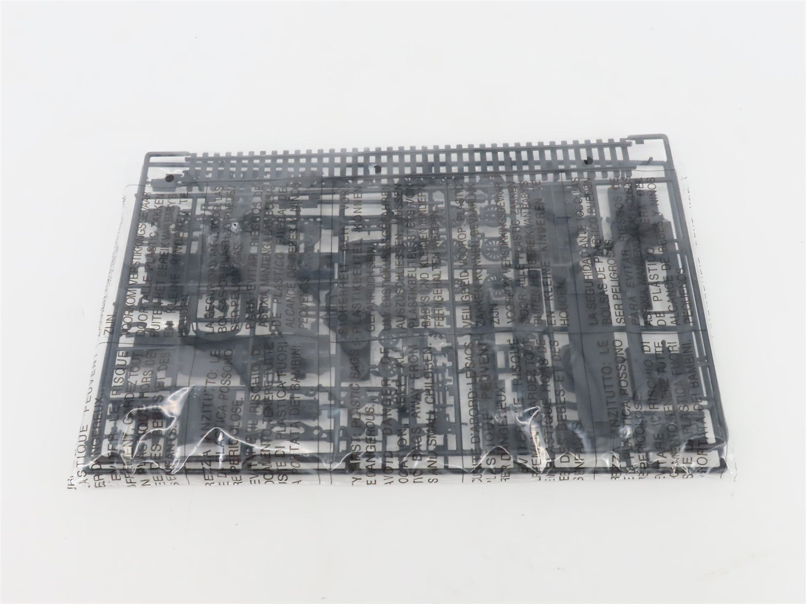 HO Scale Italeri 8702 BR 50 2-10-0 Steam Locomotive Kit STATIC MODEL