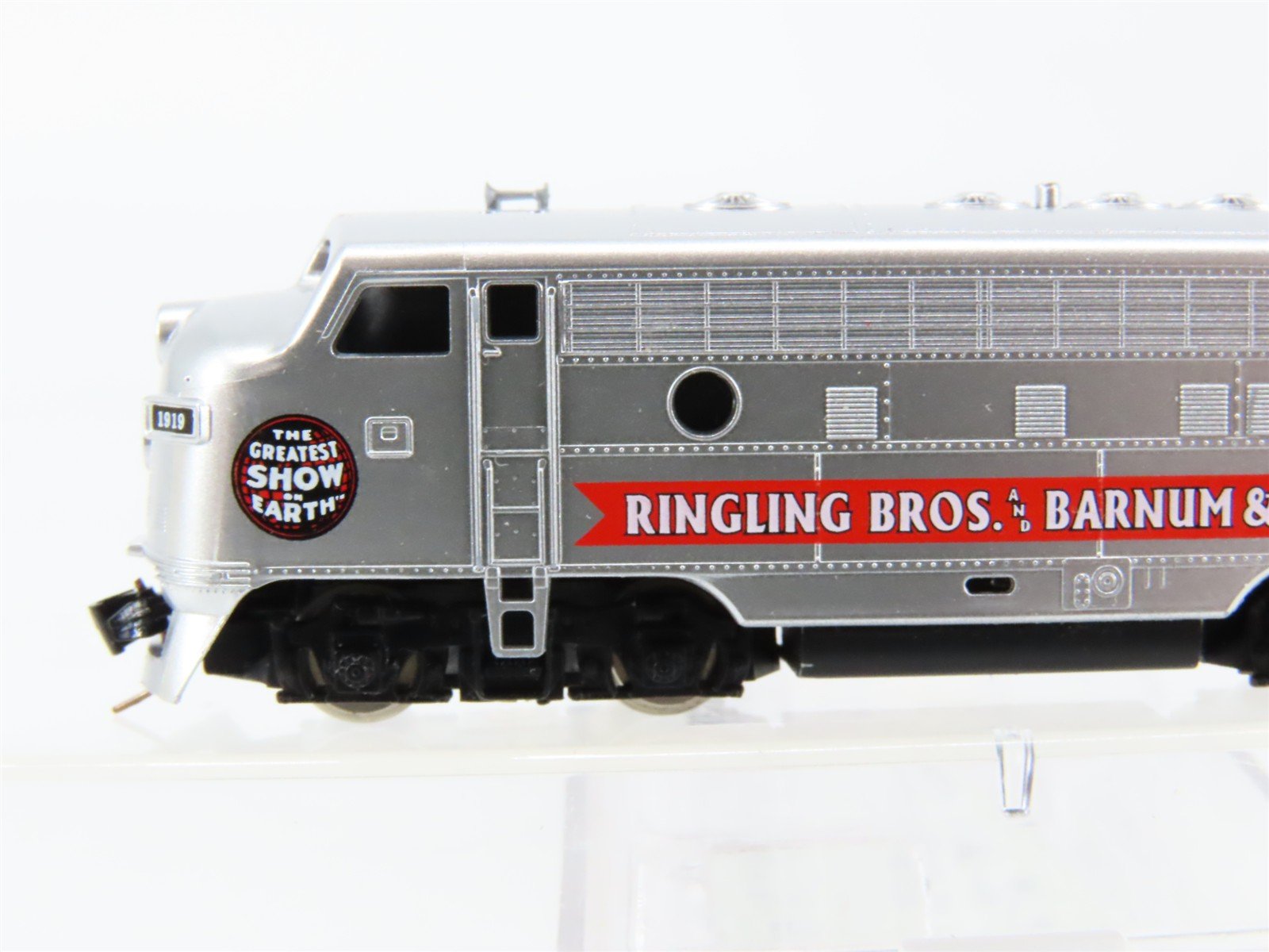 Z Scale Micro-Trains MTL 98001522 Ringling Bros F7A Diesel Locomotive #1919