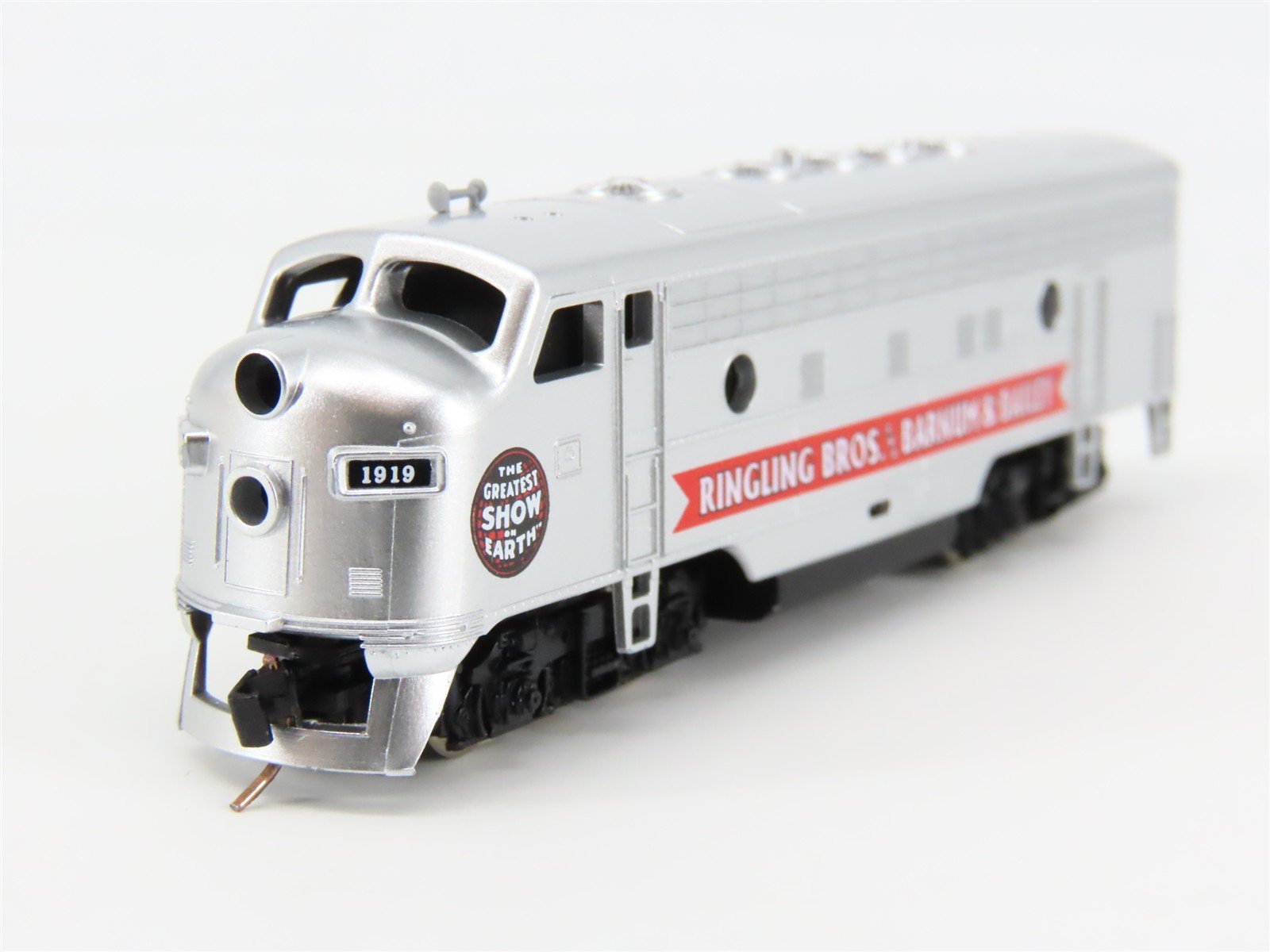 Z Scale Micro-Trains MTL 98001522 Ringling Bros F7A Diesel Locomotive #1919
