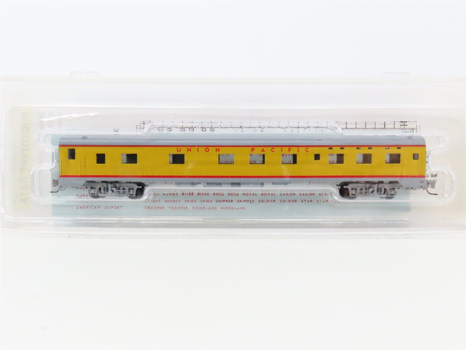 Z Scale Micro-Trains MTL 55000010 UP Union Pacific Railroad Sleeper Passenger
