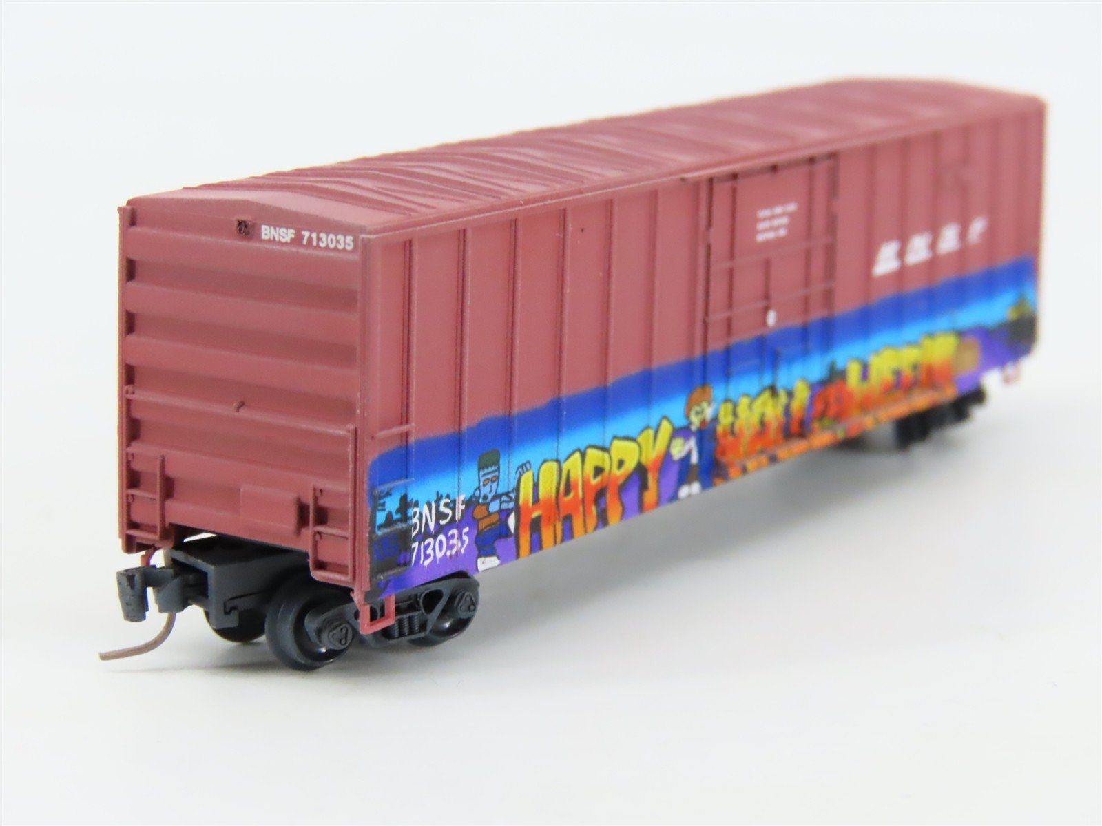 Z Micro-Trains MTL 51144192 BNSF Railway Box Car #713035 w/ Halloween Graffiti