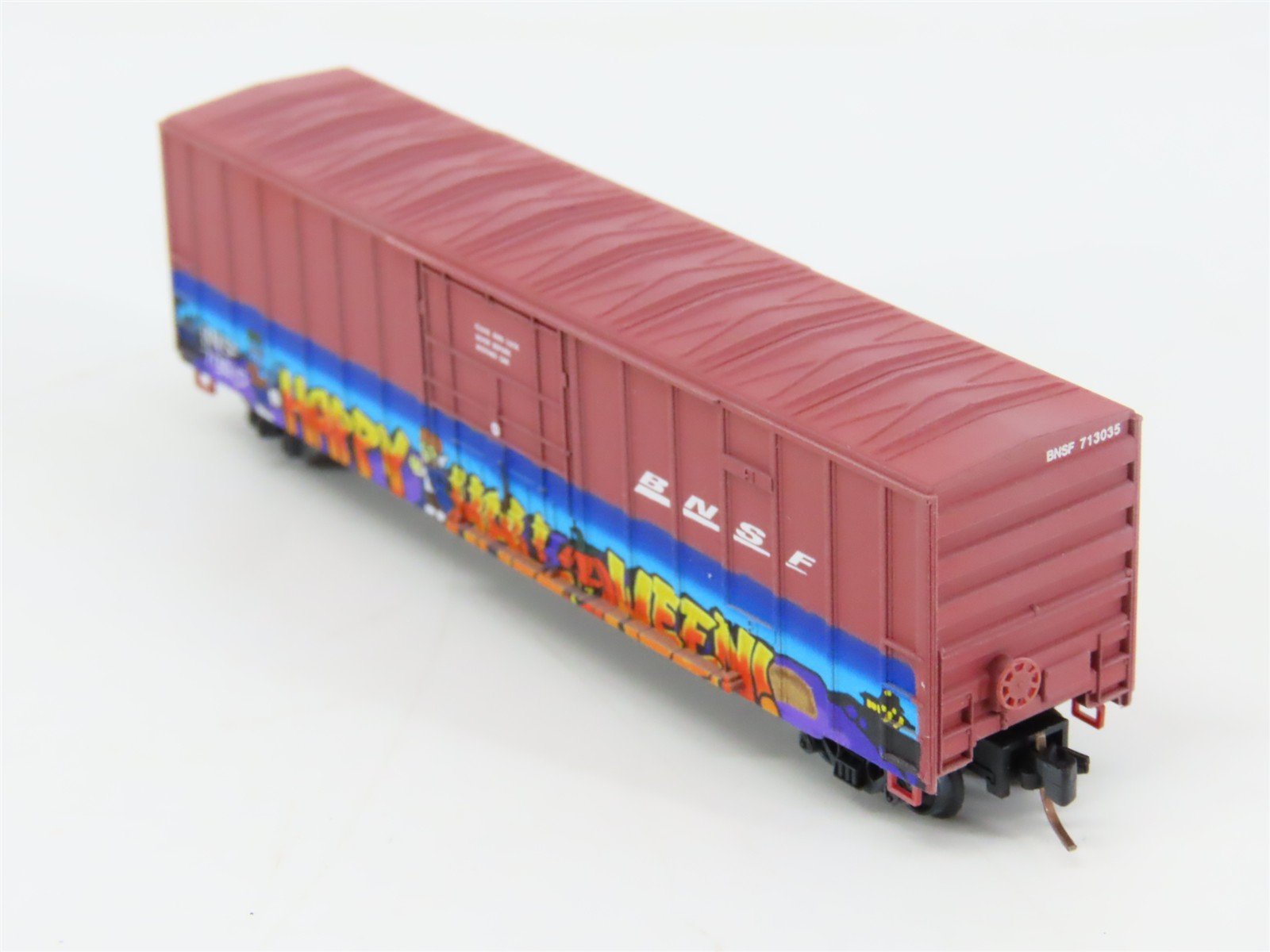 Z Micro-Trains MTL 51144192 BNSF Railway Box Car #713035 w/ Halloween Graffiti