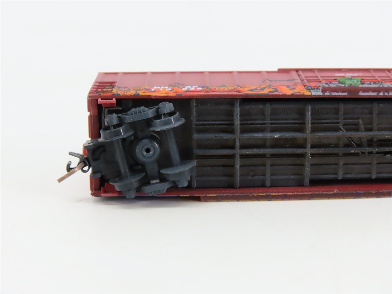 Z Micro-Trains MTL 51144192 BNSF Railway Box Car #713035 w/ Halloween Graffiti