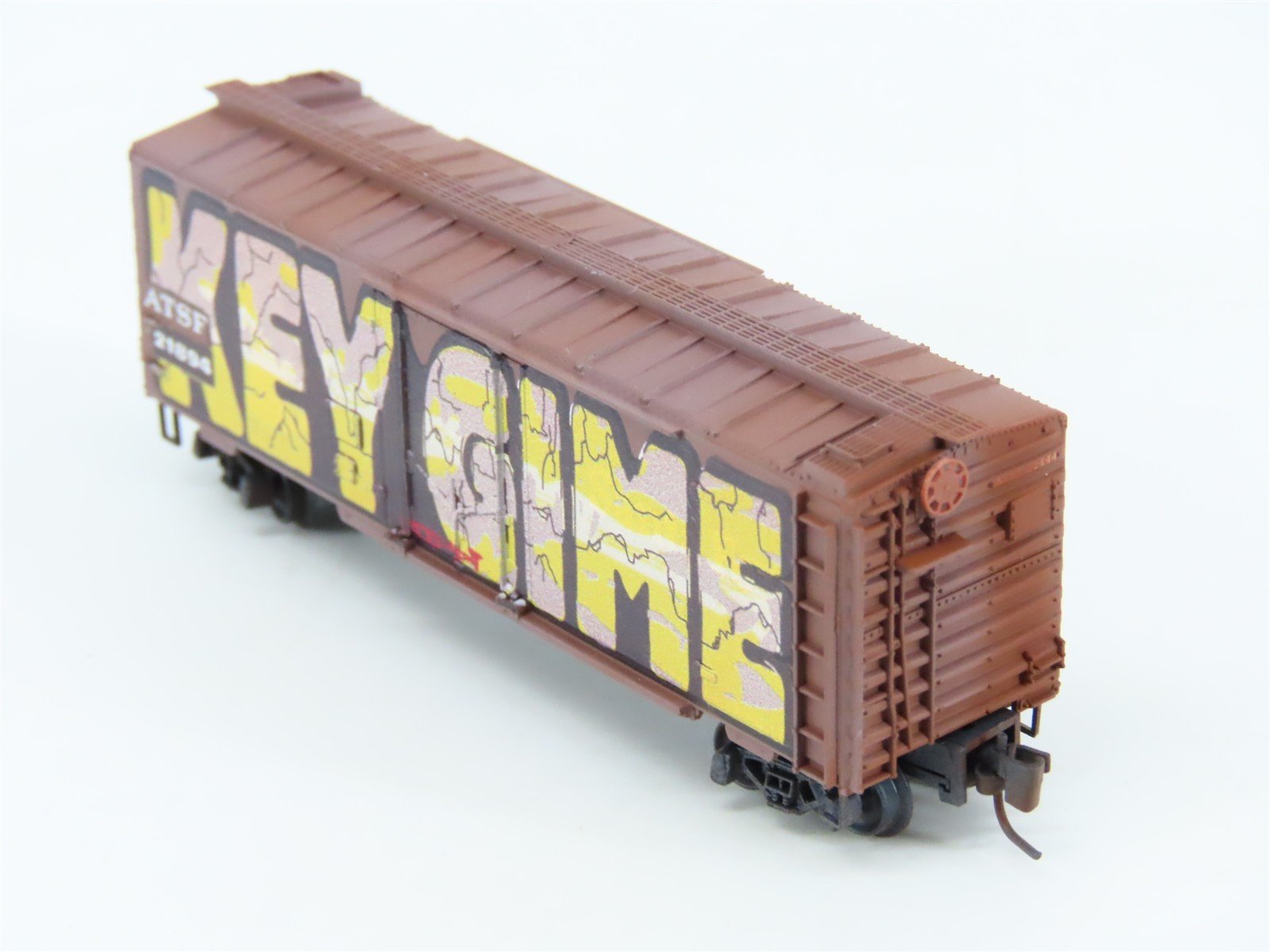 Z Scale Micro-Trains MTL 50244060 ATSF Santa Fe 40' Box Car #21894 w/ Graffiti