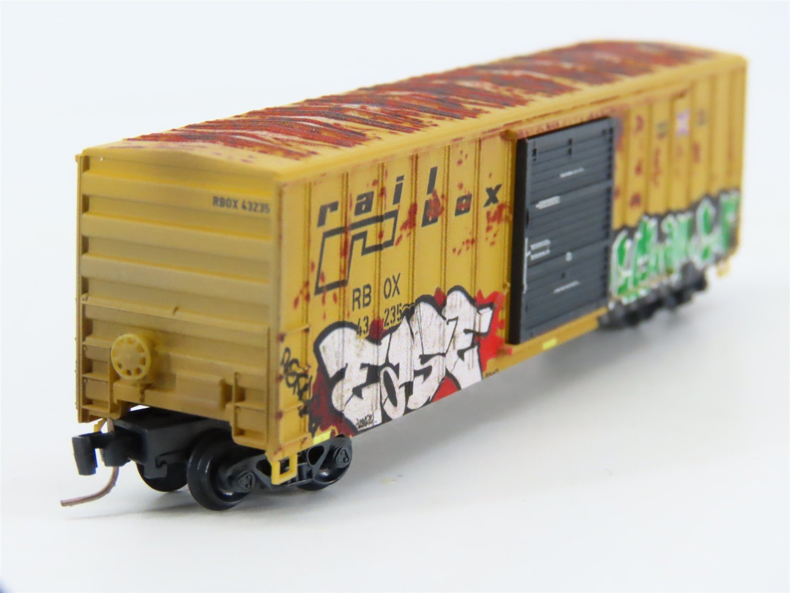Z Scale Micro-Trains MTL 51044224 RBOX Railbox 50' Box Car #43235 w/ Graffiti