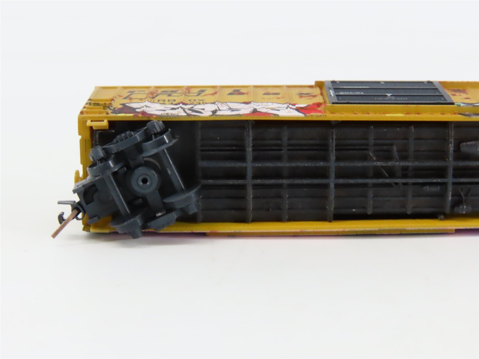 Z Scale Micro-Trains MTL 51044224 RBOX Railbox 50' Box Car #43235 w/ Graffiti