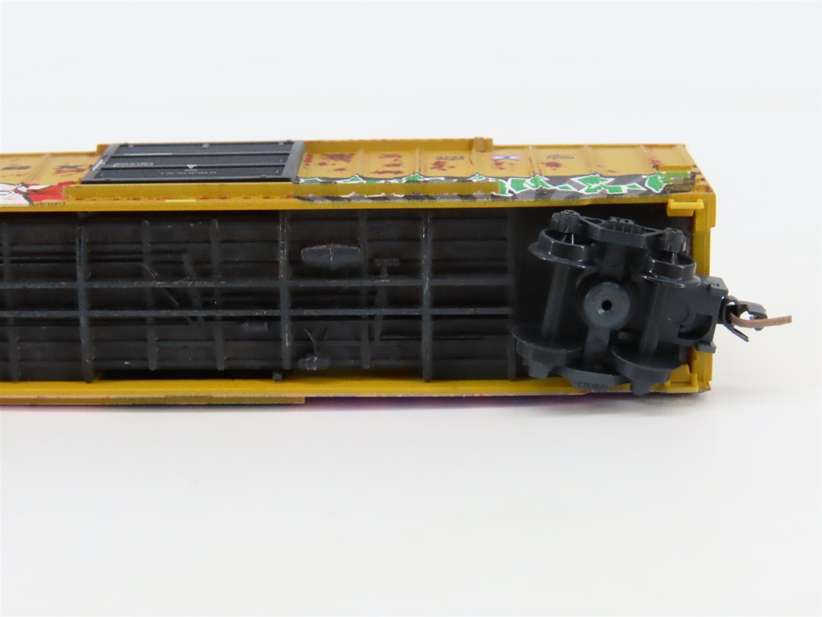 Z Scale Micro-Trains MTL 51044224 RBOX Railbox 50' Box Car #43235 w/ Graffiti