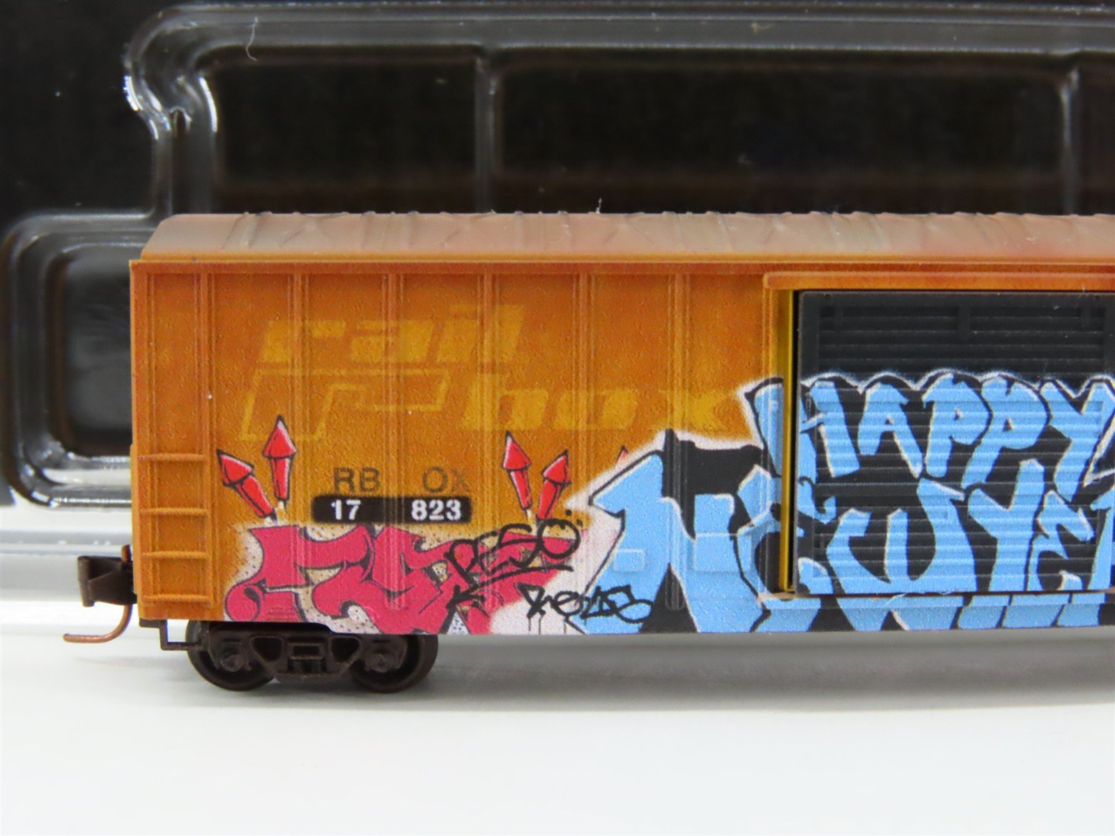 Z Scale Micro-Trains MTL 51044010 RBOX Railbox 50' Box Car #17823 w/ Graffiti