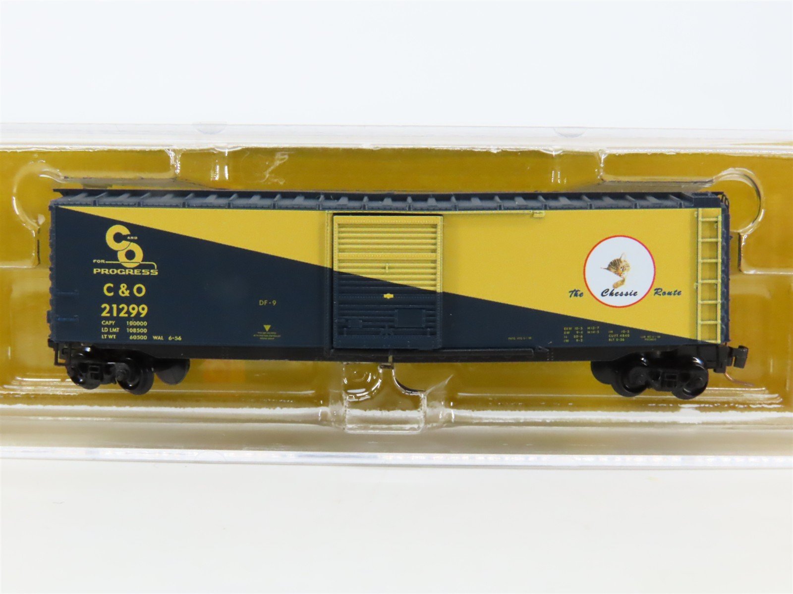 Z Scale Micro-Trains MTL 50500422 C&O The Chessie Route 50' Box Car #21299