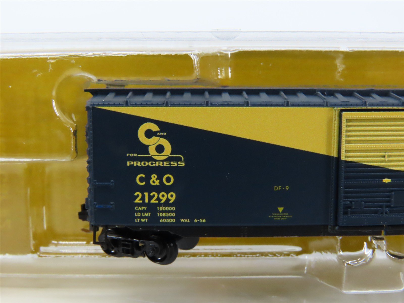 Z Scale Micro-Trains MTL 50500422 C&O The Chessie Route 50' Box Car #21299