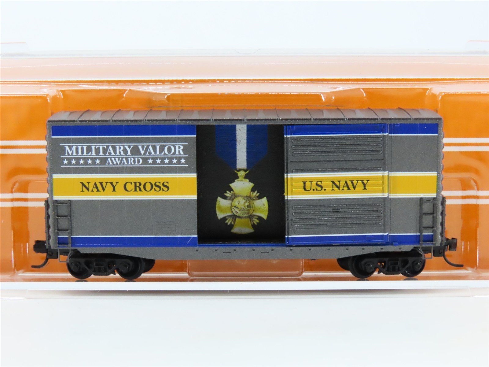 N Micro-Trains MTL 10100767 US Navy Cross Military Valor Award 40' Box Car