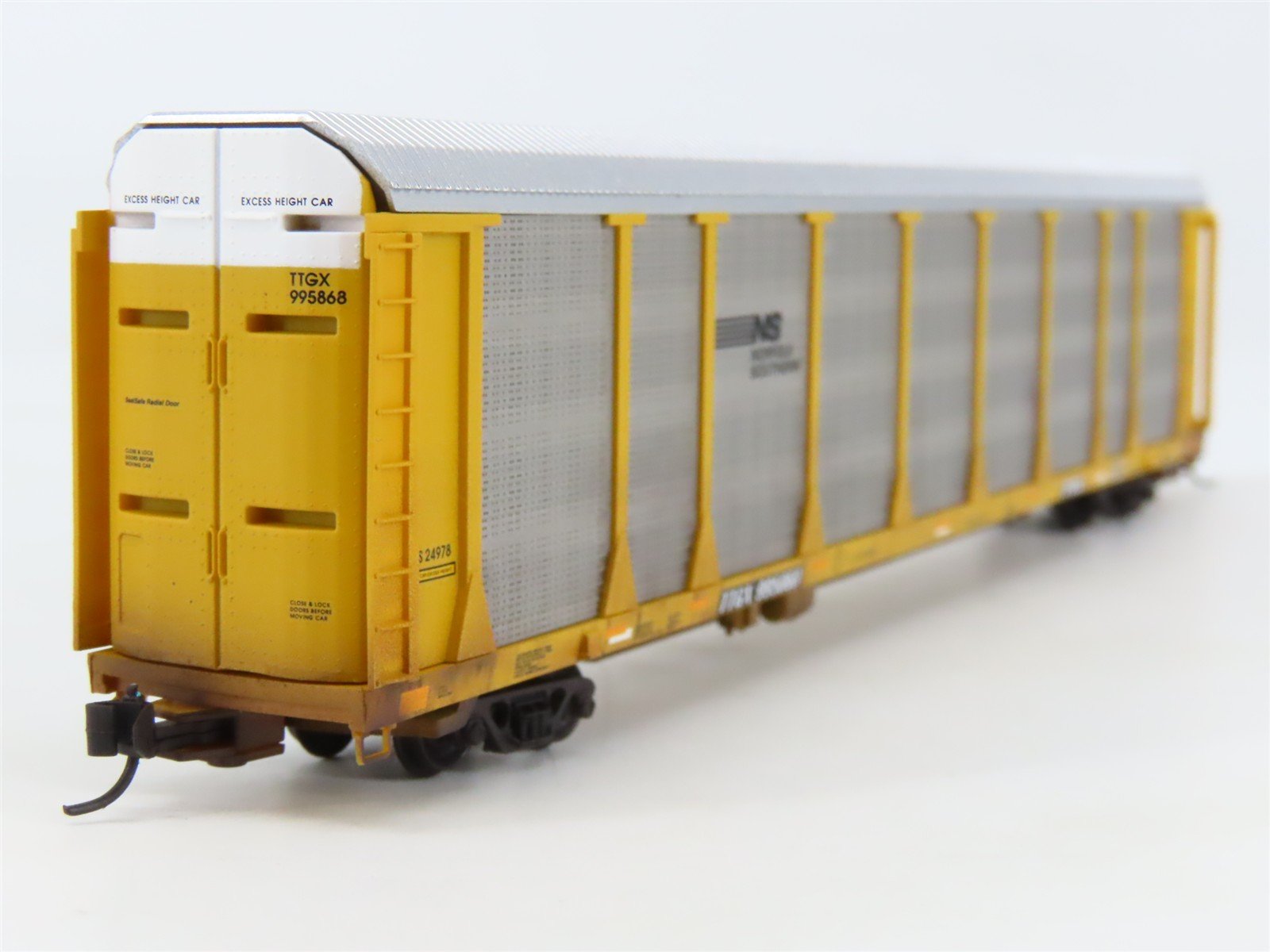 N Micro-Trains MTL 11144400 NS 89' Tri-Level Closed Autorack w/ Graffiti #995868