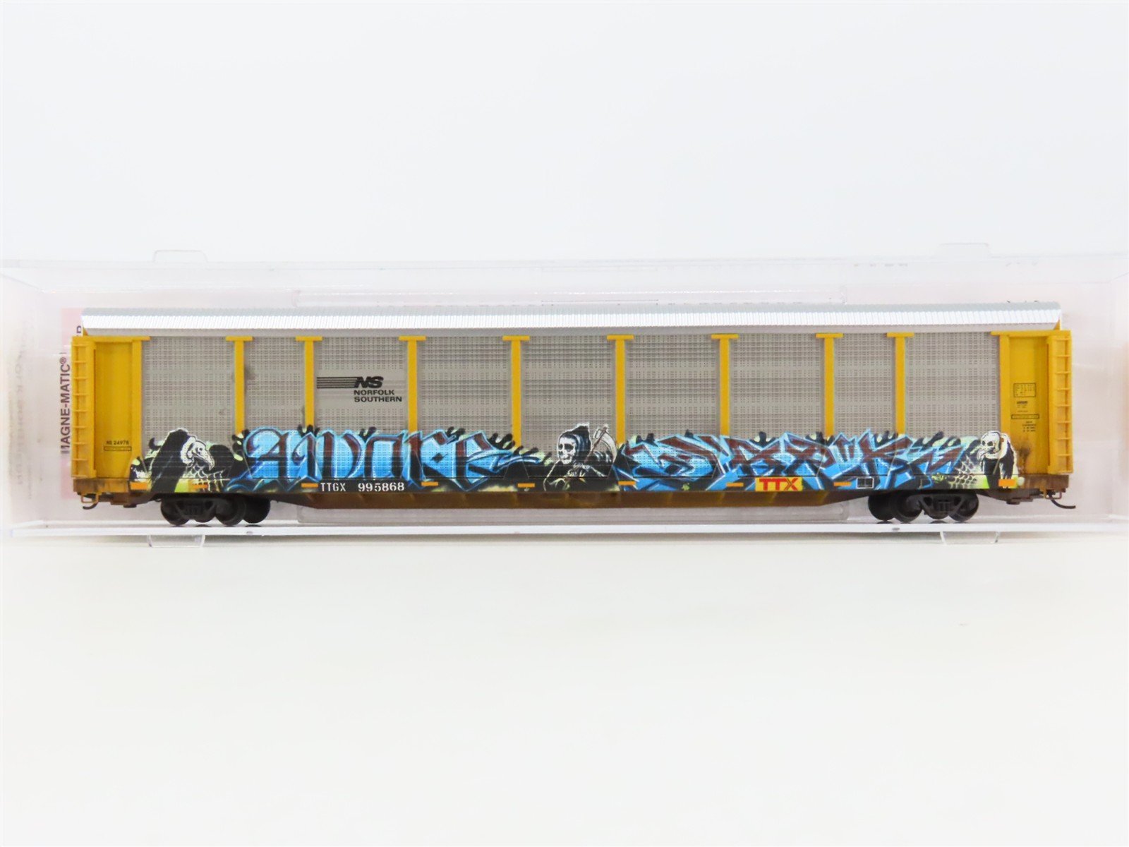 N Micro-Trains MTL 11144400 NS 89' Tri-Level Closed Autorack w/ Graffiti #995868