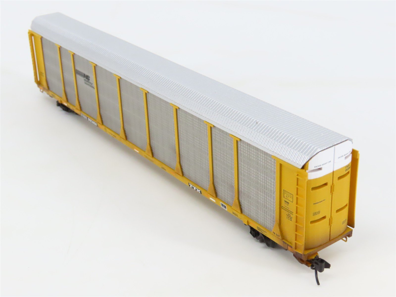 N Micro-Trains MTL 11144400 NS 89' Tri-Level Closed Autorack w/ Graffiti #995868