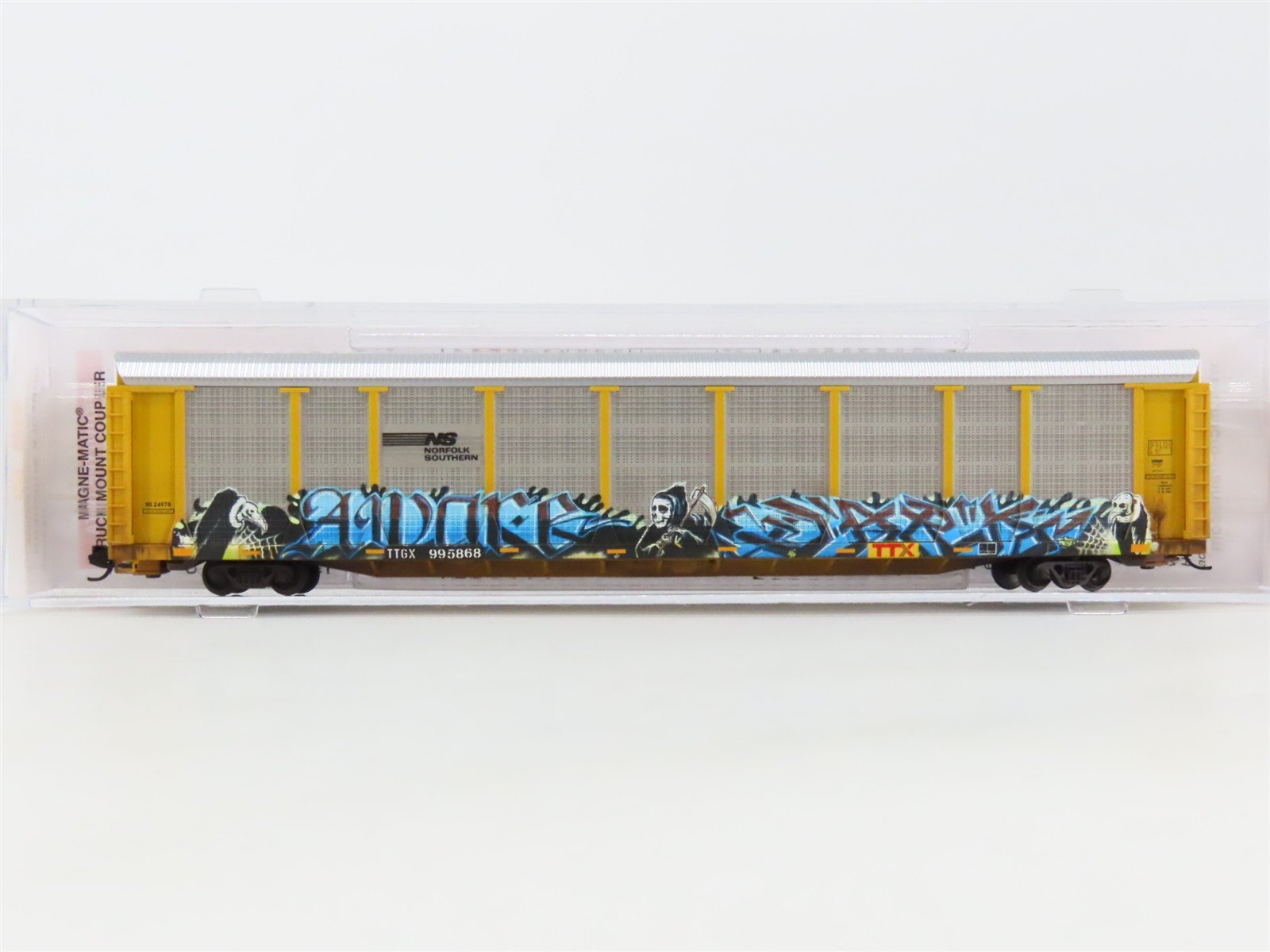 N Micro-Trains MTL 11144400 NS 89' Tri-Level Closed Autorack w/ Graffiti #995868