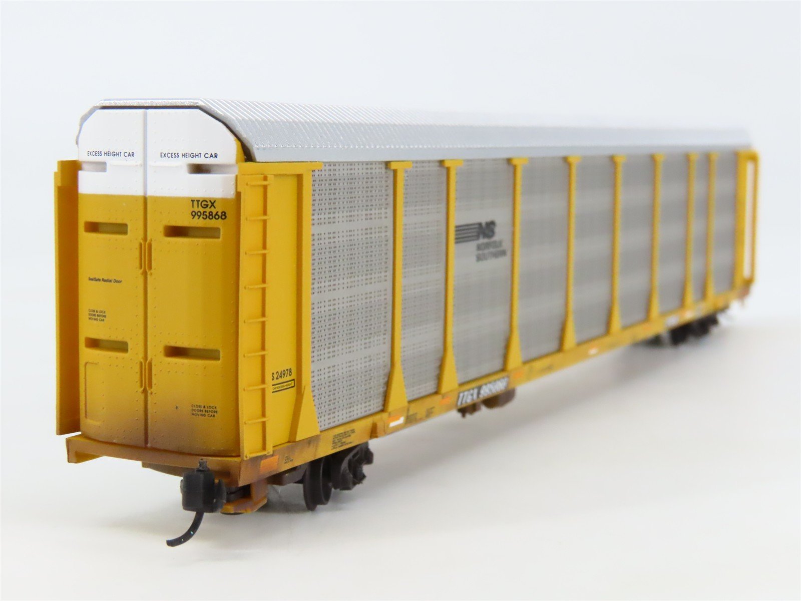 N Micro-Trains MTL 11144400 NS 89' Tri-Level Closed Autorack w/ Graffiti #995868