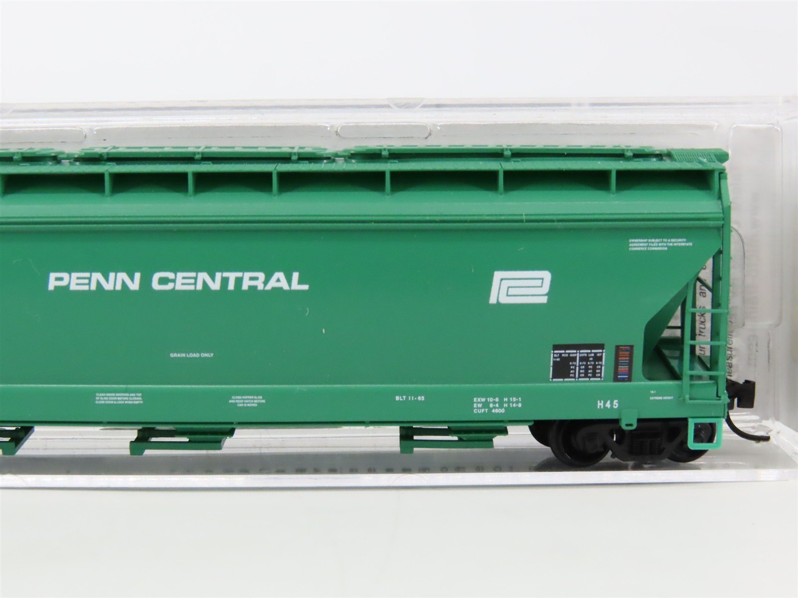 N Scale Micro-Trains MTL 09400590 PC Penn Central 3-Bay Covered Hopper #888242