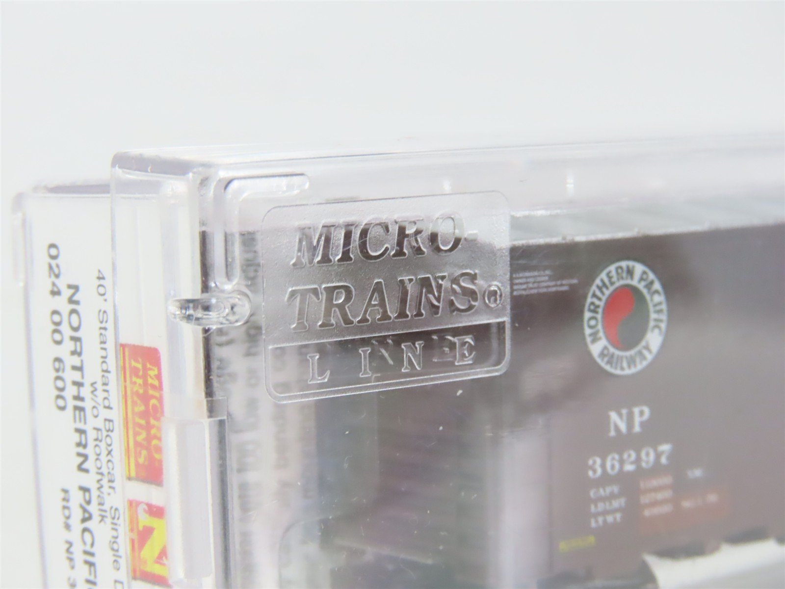 N Scale Micro-Trains MTL 02400600 NP Northern Pacific 40' Box Car #36297