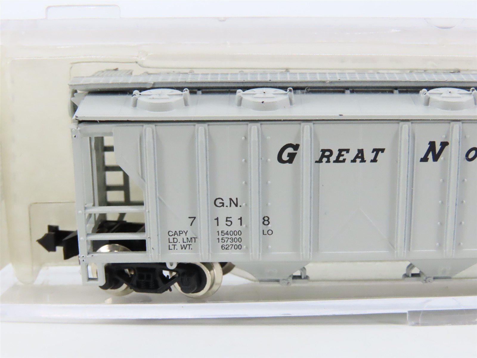 N Scale Atlas 3731 GN Great Northern 3-Bay Covered Hopper #71518