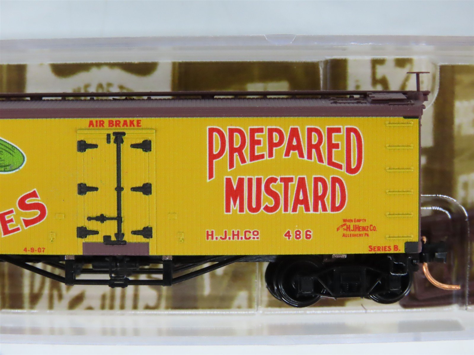 N Scale Micro-Trains MTL 05800400 HJHCo. Heinz Prepared Mustard 36' Reefer #486