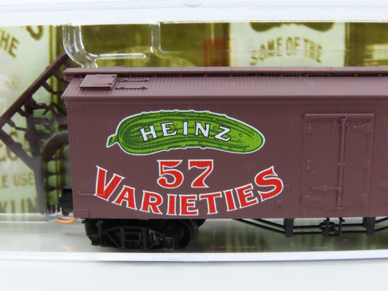 N Scale Micro-Trains MTL 05800270 HJHCo. Heinz Preserved Fruits 36' Reefer #472