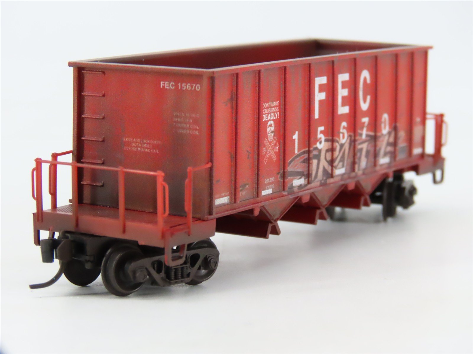 N Micro-Trains MTL 12545021 FEC 43' Rapid Discharge Hopper #15670 w/ Graffiti