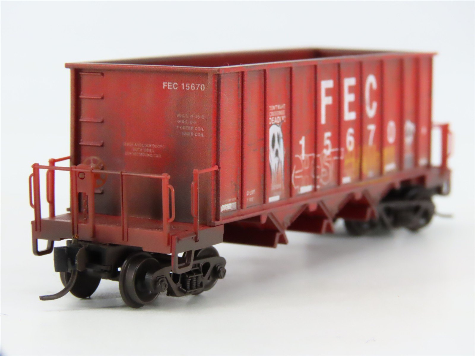 N Micro-Trains MTL 12545021 FEC 43' Rapid Discharge Hopper #15670 w/ Graffiti