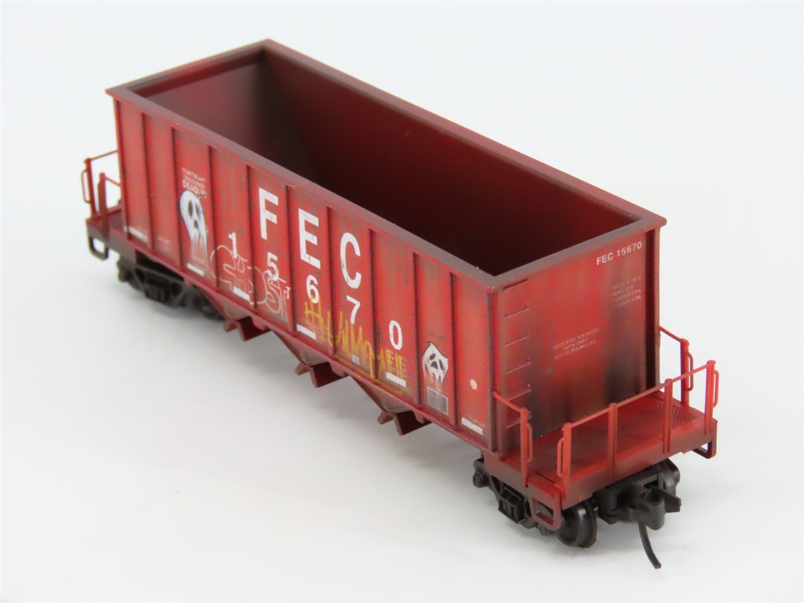 N Micro-Trains MTL 12545021 FEC 43' Rapid Discharge Hopper #15670 w/ Graffiti