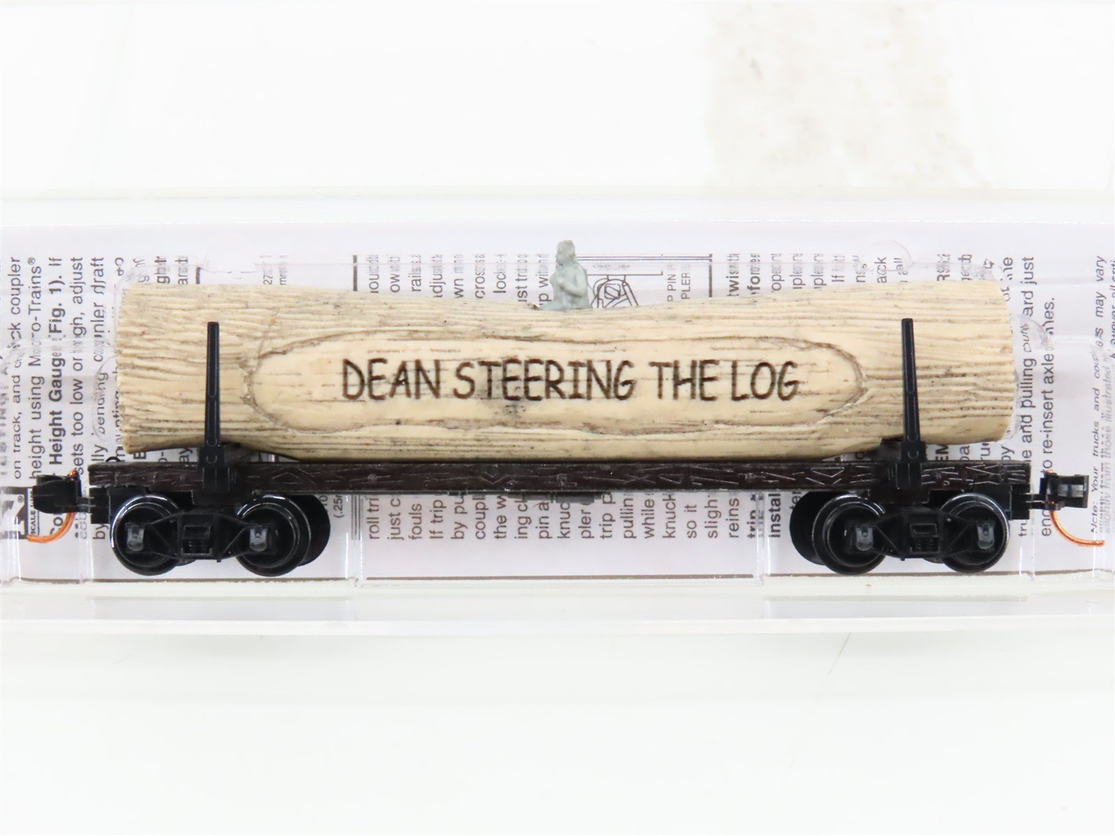 N Scale Micro-Trains MTL NSC 09-40 "Dean Steering the Log" 40' Skeleton Log Car