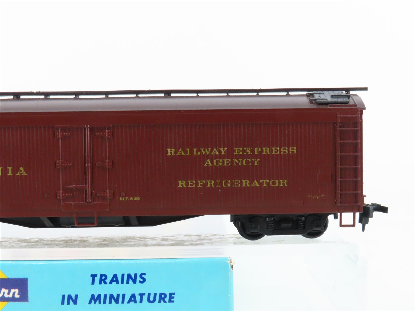 HO Scale Athearn 5334 PRR Pennsylvania Railroad 50' Express Reefer #2701