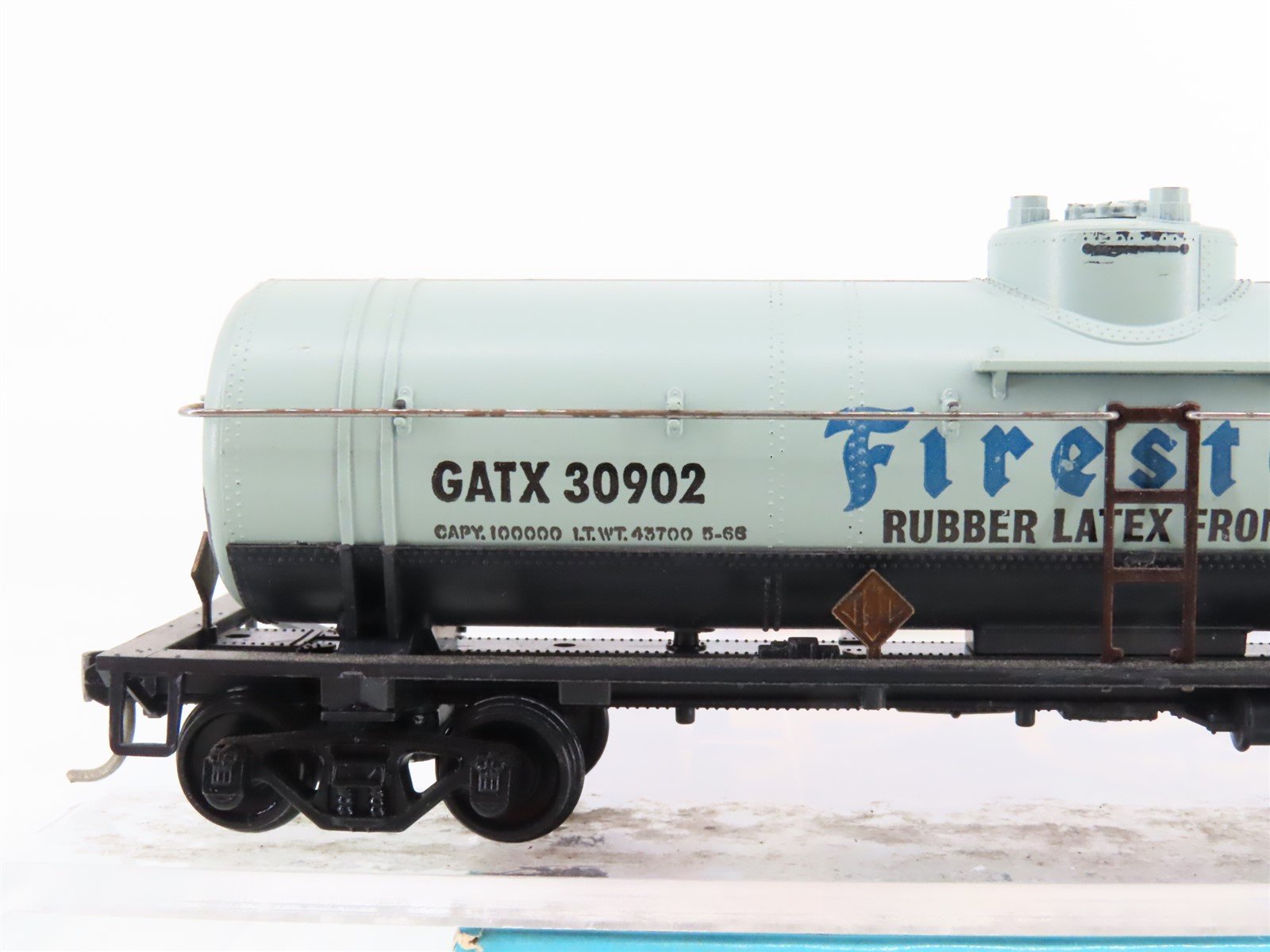 HO Scale Athearn 1579 GATX Firestone 40' Single Dome Tank Car #30902