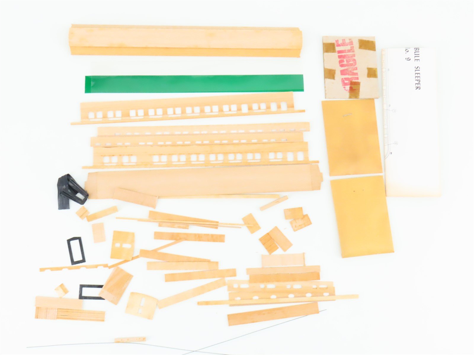HO Scale La Belle Kit HO-9 Wood 1900 Closed Vestibule Sleeper Passenger Car