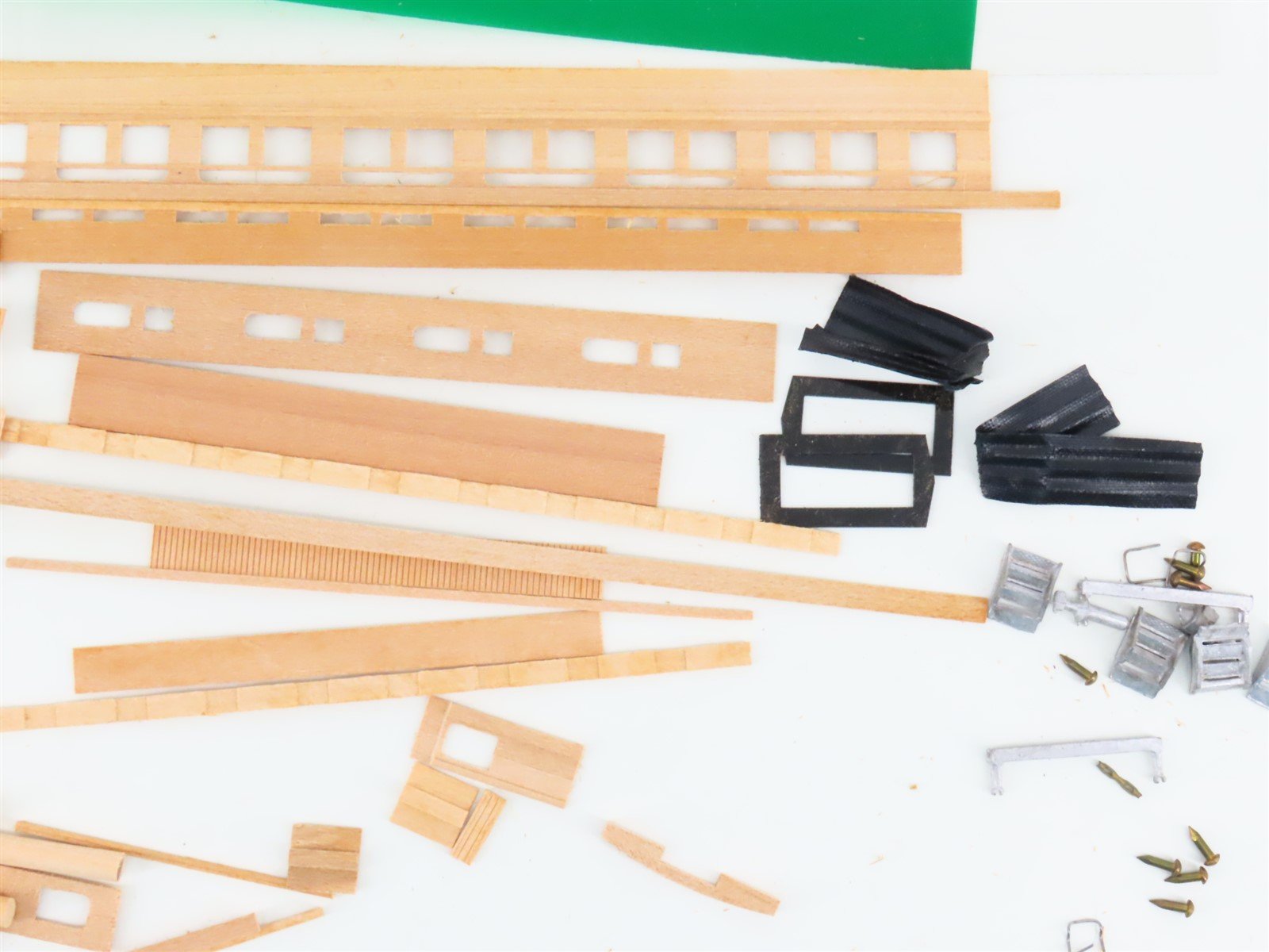 HO Scale La Belle Kit HO-1 Wood 1905 Closed Vestibule Coach Passenger Car