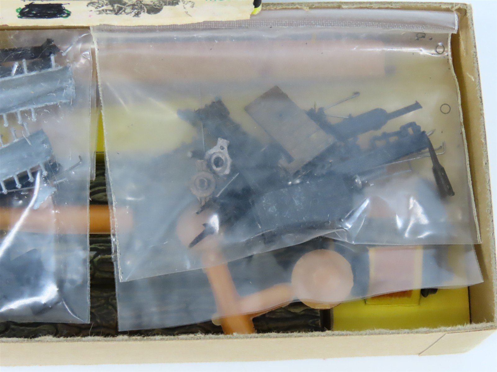 HO Scale Kadee Kit L-102-B 42' Skeleton Log Flat Car w/ Log Load