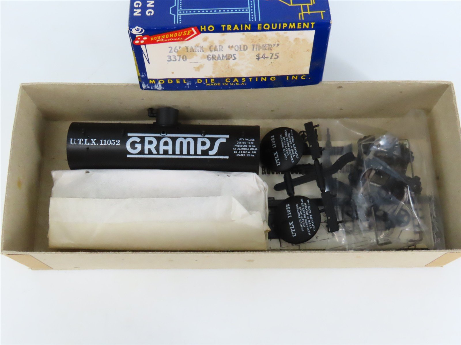 HO Scale Roundhouse Kit 3370 UTLX Gramps Old Timer 26' Tank Car #11052