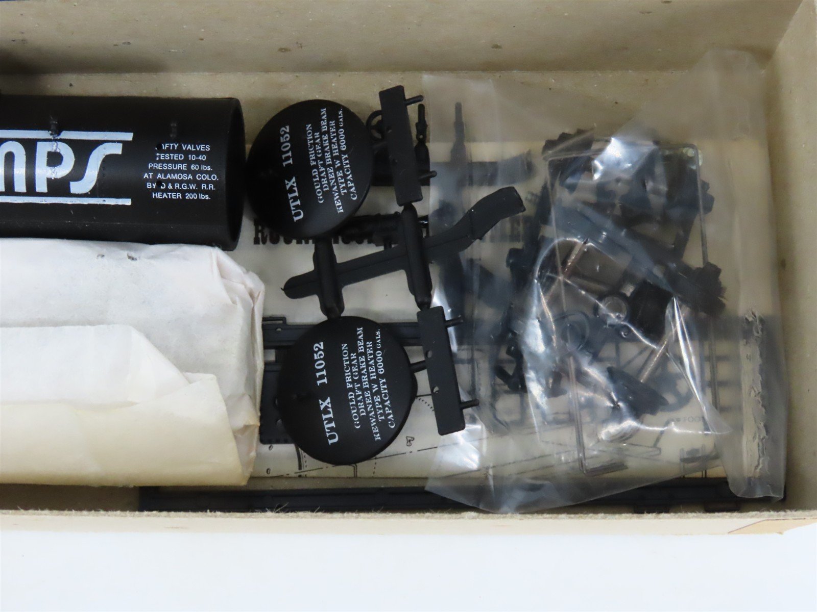 HO Scale Roundhouse Kit 3370 UTLX Gramps Old Timer 26' Tank Car #11052