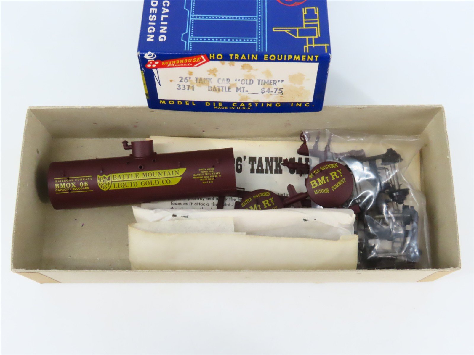 HO Scale Roundhouse Kit 3371 BMOX Battle Mountain 26' Old Timer Tank Car #08