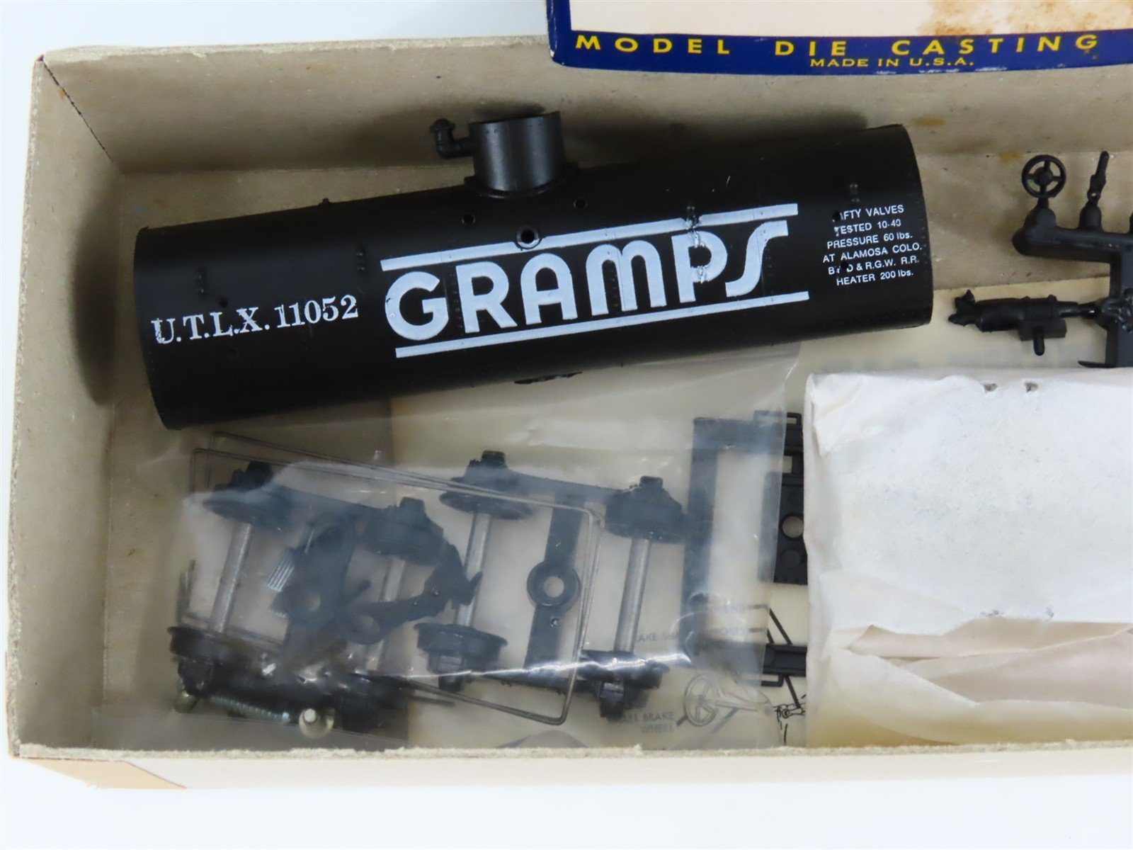 HO Scale Roundhouse Kit 3370 UTLX Gramps 26' Old Timer Tank Car #11052